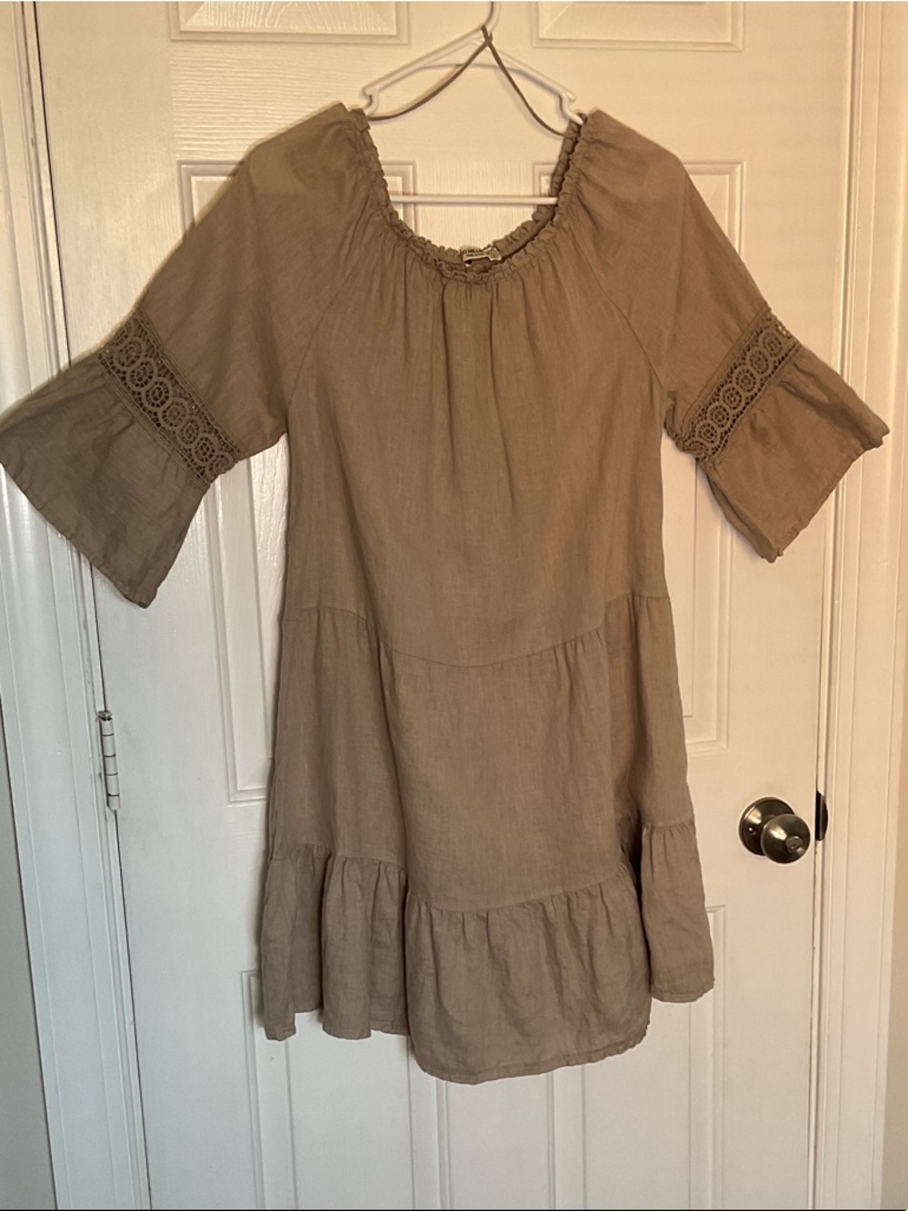 Terzo Millennio Tan Tiered Linen Dress with Lace-Trim Sleeves